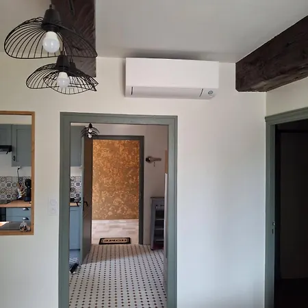 Апартаменты Le Cocon Charentais Saint-Meme-les-Carrieres